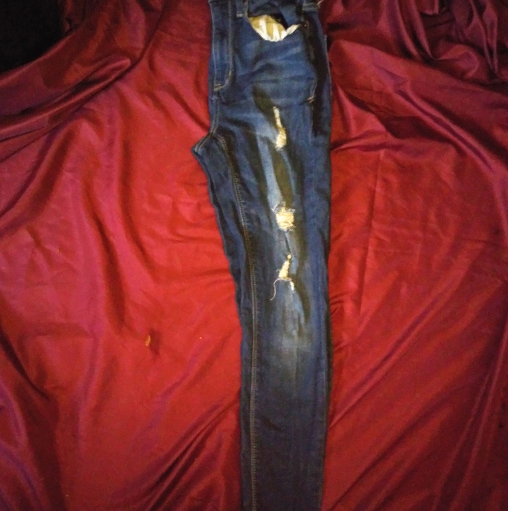 Ripped distressed skinny jeans